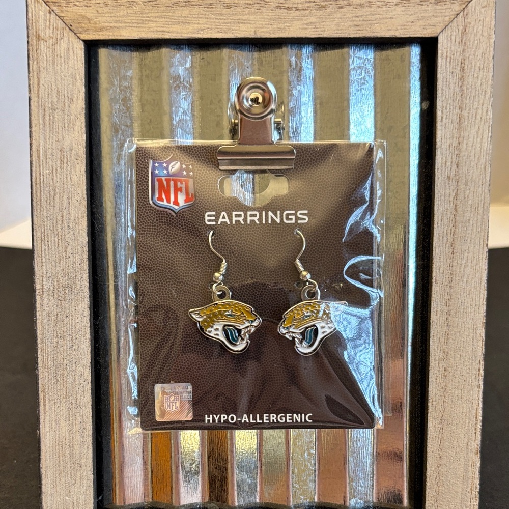 💕5/25💕NFL Jacksonville Jaguars Logo Earrings